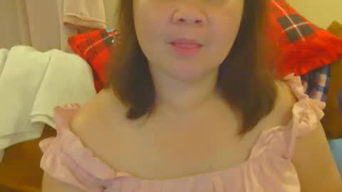 Snapshot of prettynhing chatting on 05-17-26, 12:56 Nhing online show from 05-17-26, 12:56