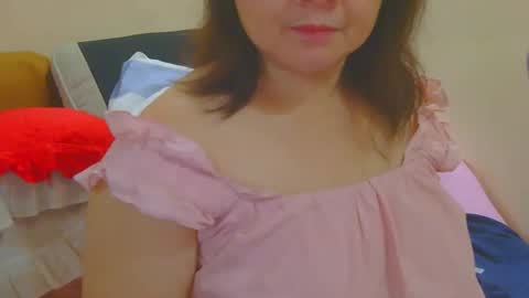 Snapshot of prettynhing chatting on 05-24-26, 02:44 Nhing online show from 05-24-26, 02:44