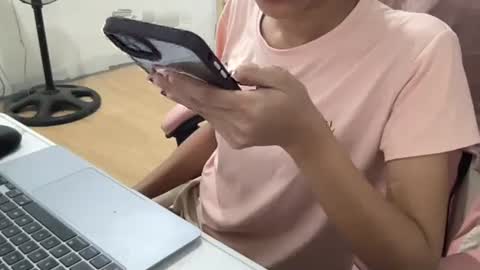 Snapshot of prettyph1 chatting on 01-08-25, 04:22 LYNDA online show from 01-08-25, 04:22