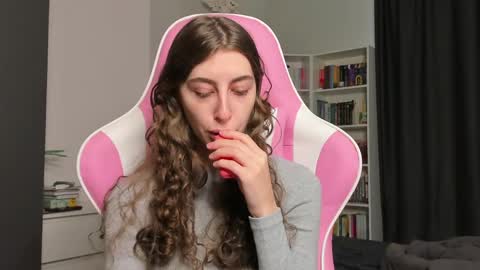 Sophie  next stream will be at Monday  i will wait you guys  online show from 06-01-26, 05:53