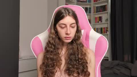 Snapshot of prettysomething chatting on 06-19-26, 07:01 Sophie next stream will be at Monday i will wait you guys online show from 06-19-26, 07:01