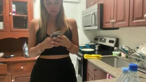 prettyyykittyyy22 online show from 11-08-25, 12:11