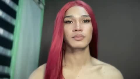 Snapshot of pricelessbeautyxxx chatting on 12-17-25, 08:42 TINA online show from 12-17-25, 08:42