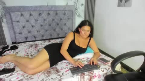 Snapshot of prim_rosse chatting on 06-08-26, 05:35 Prim Rosse online show from 06-08-26, 05:35
