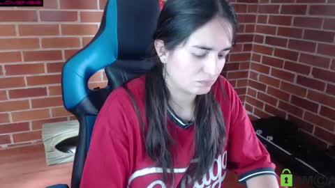 Snapshot of princesa_leia_zathur chatting on 06-04-26, 03:18 Leia online show from 06-04-26, 03:18