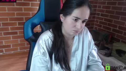 Snapshot of princesa_leia_zathur chatting on 06-15-26, 04:20 Leia online show from 06-15-26, 04:20