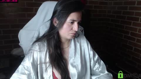Snapshot of princesa_leia_zathur chatting on 06-18-26, 12:33 Leia online show from 06-18-26, 12:33