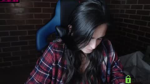 Snapshot of princesa_leia_zathur chatting on 06-19-26, 01:32 Leia online show from 06-19-26, 01:32