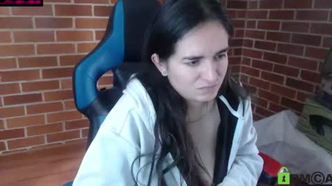 Snapshot of princesa_leia_zathur chatting on 06-19-26, 01:37 Leia online show from 06-19-26, 01:37