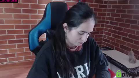 Snapshot of princesa_leia_zathur chatting on 07-17-26, 05:40 Leia online show from 07-17-26, 05:40