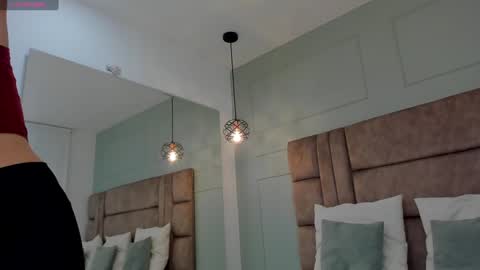 Snapshot of princesa_paris chatting on 02-03-25, 11:42 Paris online show from 02-03-25, 11:42