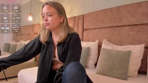 Snapshot of princesa_paris chatting on 02-06-25, 11:43 Paris online show from 02-06-25, 11:43