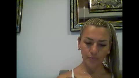 Snapshot of princesita2102 chatting on 04-15-26, 02:51 princesita2102 online show from 04-15-26, 02:51