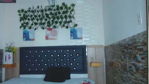 Snapshot of princess_martinez chatting on 12-17-24, 05:47 Princess Martinez online show from 12-17-24, 05:47