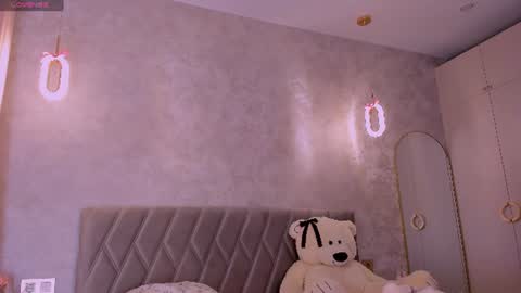 Snapshot of princess_nier chatting on 07-12-26, 08:22 Princess Diana online show from 07-12-26, 08:22