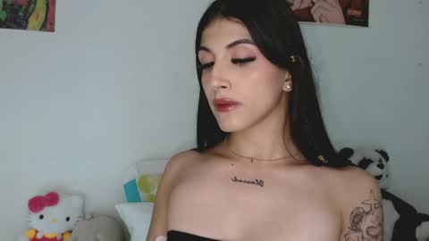 Snapshot of princess_ofyourdreams chatting on 04-21-26, 02:04 Sophie online show from 04-21-26, 02:04