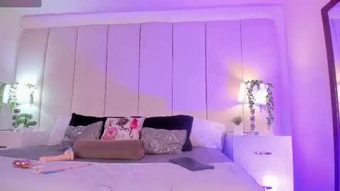 princessammy1 online show from 11-11-25, 02:00