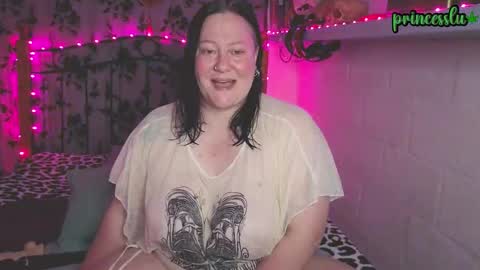 Snapshot of princesslux18 chatting on 10-12-25, 06:18 Lux Alot Luxi online show from 10-12-25, 06:18