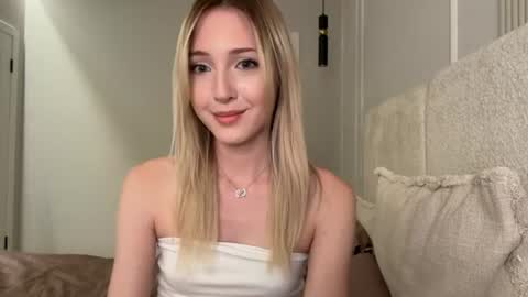 Snapshot of princessmood chatting on 07-18-26, 04:55 Kate online show from 07-18-26, 04:55