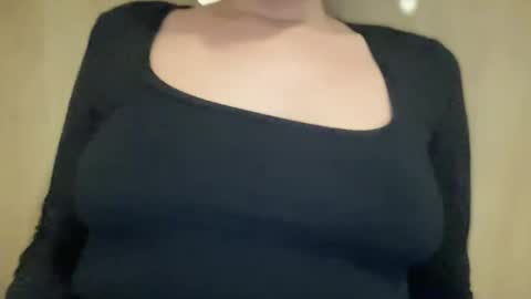 Snapshot of princesss99495055 chatting on 09-27-25, 07:08 PureLust Couple online show from 09-27-25, 07:08