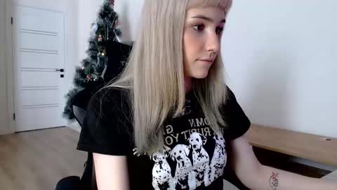 18 y.o online show from 02-18-25, 11:33
