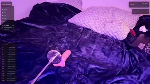 Snapshot of priscilliathesissy chatting on 04-19-26, 06:10 priscilliathesissy online show from 04-19-26, 06:10