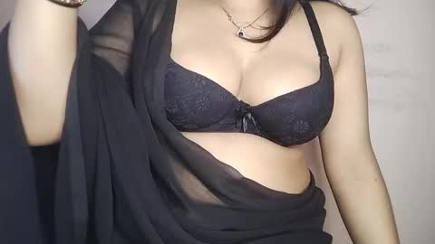 Snapshot of priyu_ chatting on 11-08-25, 09:09 priyu_ online show from 11-08-25, 09:09