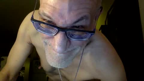 Snapshot of profnwear chatting on 08-03-26, 09:04 ProfNUWear online show from 08-03-26, 09:04