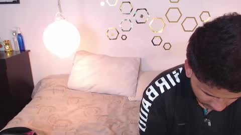 Adris  Juan online show from 10-28-25, 01:42