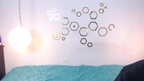 Adris  Juan online show from 11-25-25, 04:01