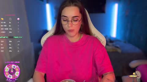 Queen of Pain online show from 12-20-25, 04:19