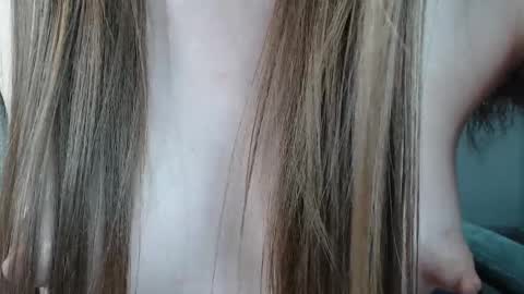 Snapshot of psychegirl chatting on 02-14-25, 07:54 psychegirl online show from 02-14-25, 07:54