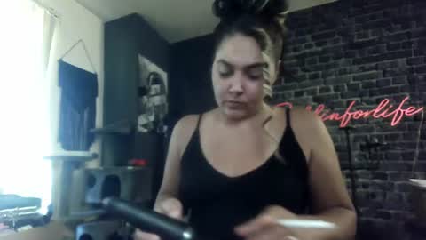 Snapshot of puddinforlife chatting on 07-23-26, 01:09 Krystle online show from 07-23-26, 01:09