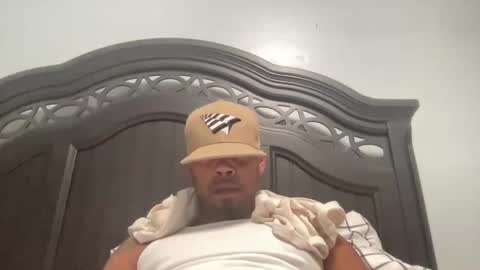 Snapshot of puffindro chatting on 10-27-25, 06:56 PuffinDro online show from 10-27-25, 06:56