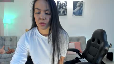 Snapshot of puiyeee chatting on 04-17-26, 02:09 Pui Yeee online show from 04-17-26, 02:09