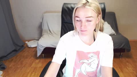 Snapshot of puma_ma chatting on 12-14-24, 02:42 Polly online show from 12-14-24, 02:42