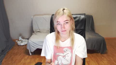 Snapshot of puma_ma chatting on 12-17-24, 12:00 Polly online show from 12-17-24, 12:00