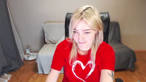 Snapshot of puma_ma chatting on 12-19-24, 02:57 Polly online show from 12-19-24, 02:57