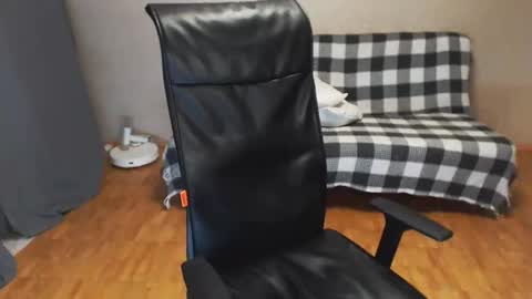 Snapshot of puma_ma chatting on 12-28-24, 03:58 Polly online show from 12-28-24, 03:58