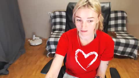 Snapshot of puma_ma chatting on 12-28-24, 03:26 Polly online show from 12-28-24, 03:26