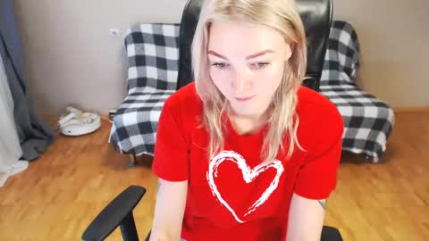 Snapshot of puma_ma chatting on 01-07-25, 07:42 Polly online show from 01-07-25, 07:42