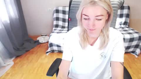 Snapshot of puma_ma chatting on 09-16-25, 04:46 Polly online show from 09-16-25, 04:46