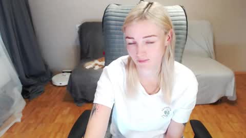 Snapshot of puma_ma chatting on 10-03-25, 12:46 Polly online show from 10-03-25, 12:46