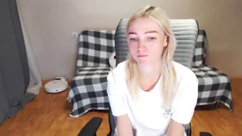 Polly online show from 12-01-25, 01:27