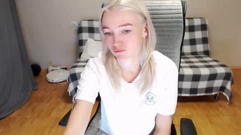 Polly online show from 02-08-26, 03:32