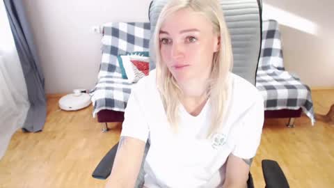 Polly online show from 03-04-26, 05:35