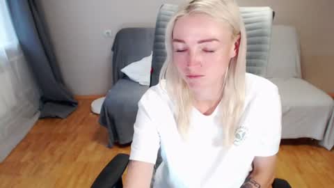 Polly online show from 06-21-26, 04:26