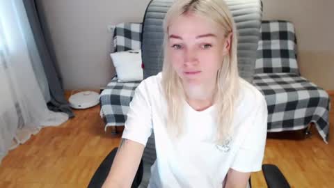 Polly online show from 07-16-26, 04:51