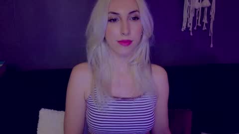 Isabelle online show from 02-06-25, 07:13