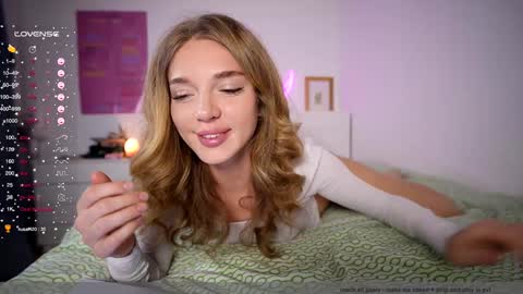 Snapshot of purple_baby chatting on 01-12-25, 01:27 Sasha wait you here 6 of November. will celebrate my B- day online show from 01-12-25, 01:27